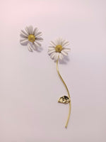 Load image into Gallery viewer, Daisy Bloom Studs